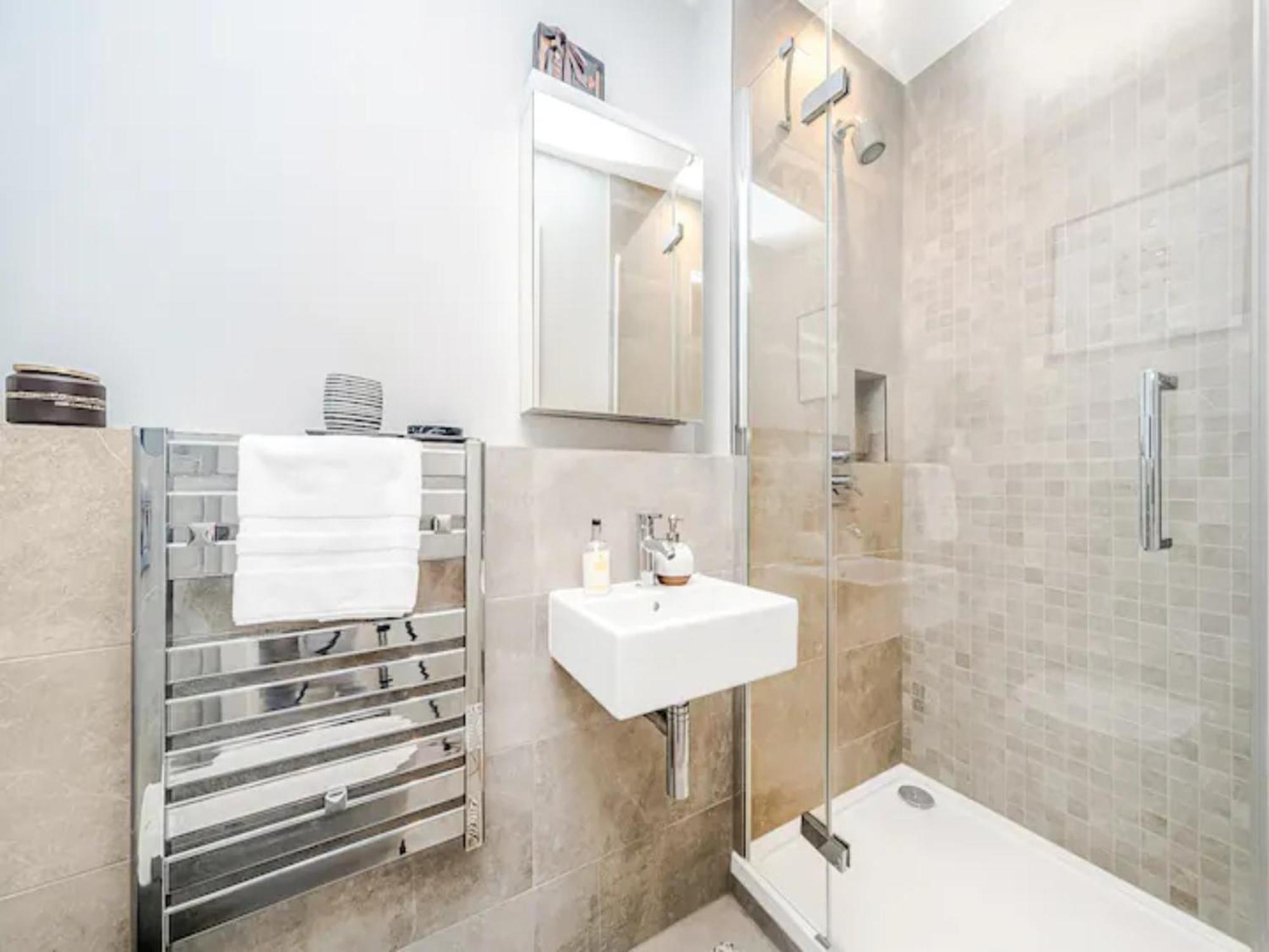 Pass The Keys Penthouse Oasis In Trendy Fulham Apartment Лондон Екстериор снимка
