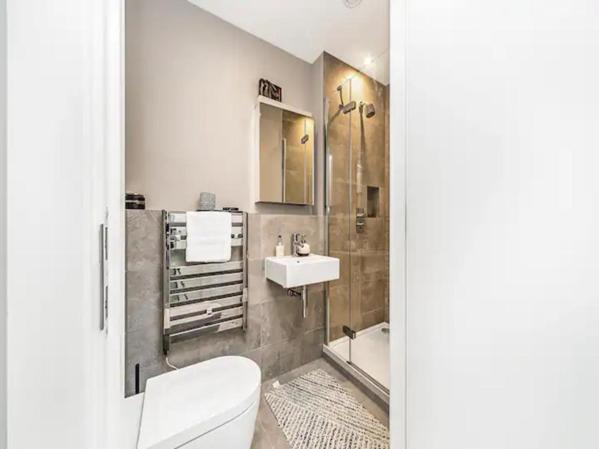 Pass The Keys Penthouse Oasis In Trendy Fulham Apartment Лондон Екстериор снимка
